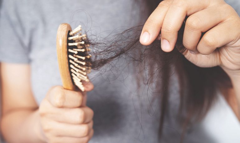 Haarausfall bei Teenagern: Ursachen, Behandlung und Unterstützung